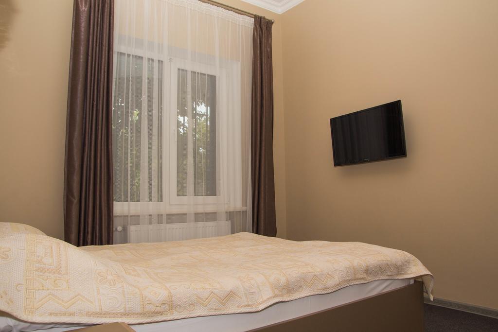 Yuzhniy Dvorik Aparthotel โอเดสซา ภายนอก รูปภาพ