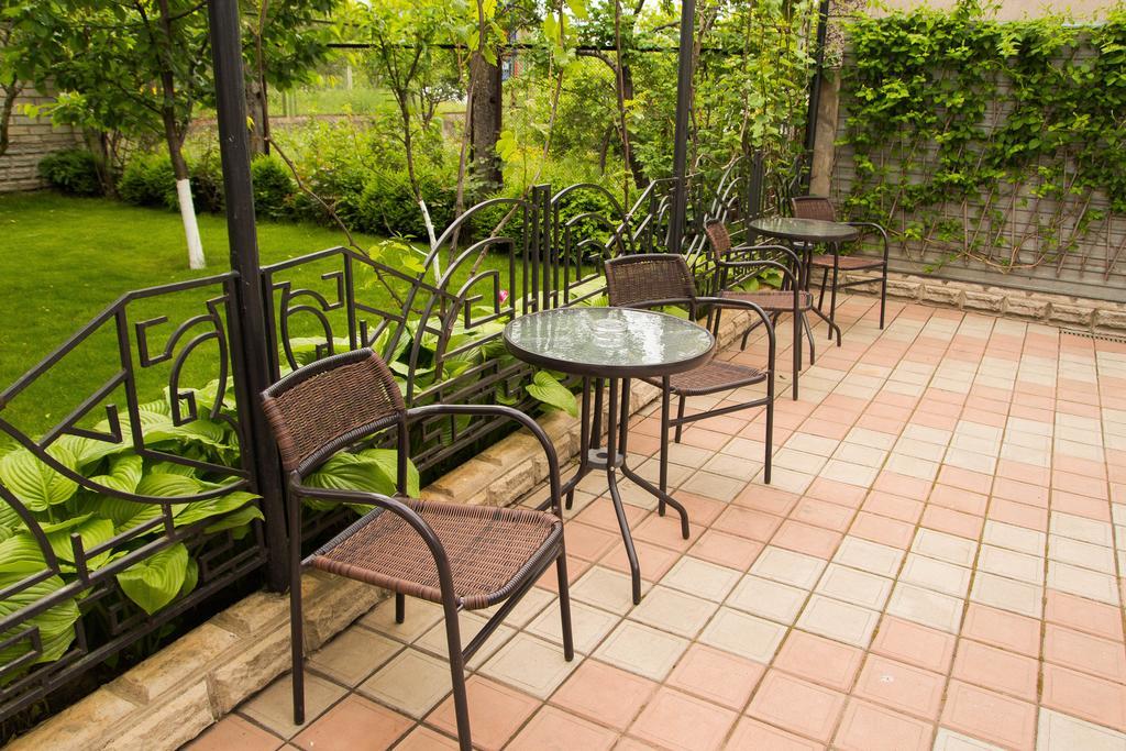 Yuzhniy Dvorik Aparthotel โอเดสซา ภายนอก รูปภาพ