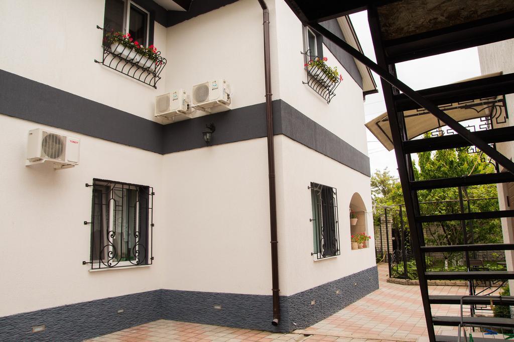 Yuzhniy Dvorik Aparthotel โอเดสซา ภายนอก รูปภาพ