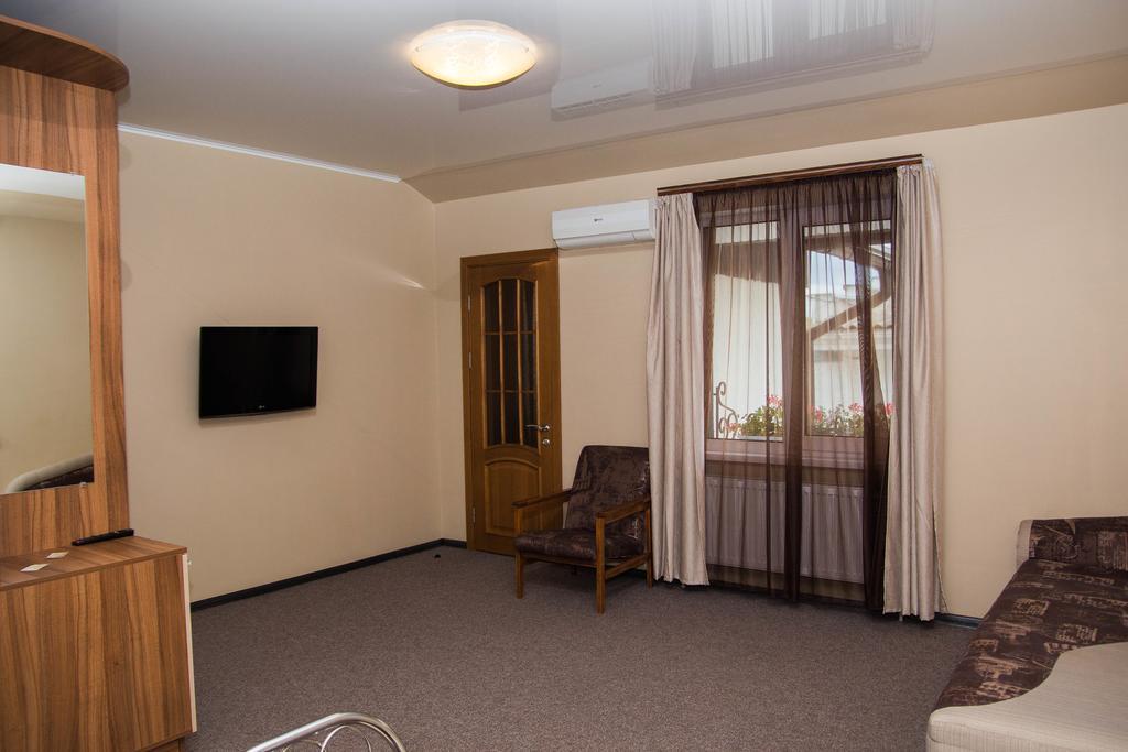 Yuzhniy Dvorik Aparthotel โอเดสซา ภายนอก รูปภาพ